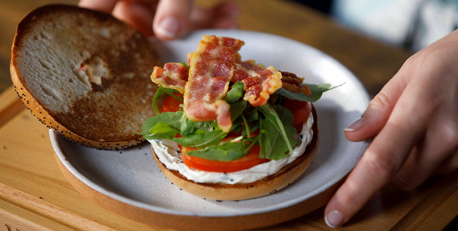BAGEL WITH UNSMOKED STREAKY RASHERS & CREAM CHEESE - Best Bacon Recipes